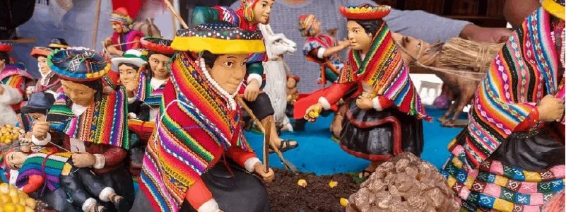 Procesión festiva con andas y danzantes en la Plaza de Armas de Cusco